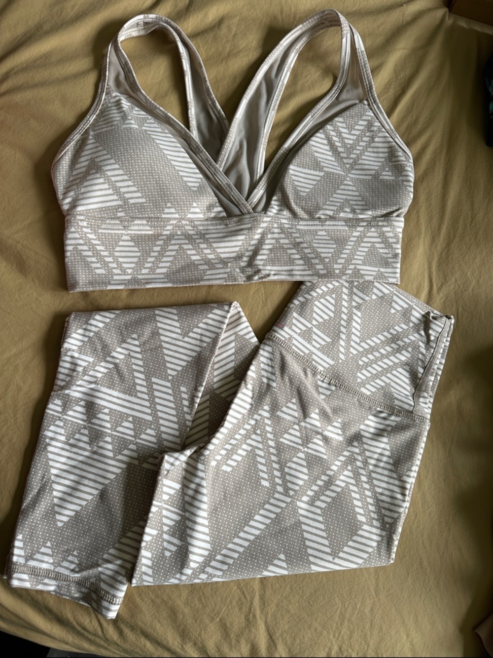 Aerie geometric-Print Seamless Sports Bra & Leggings Set - Light Taupe